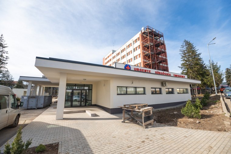 Bajban lassan telik az idő