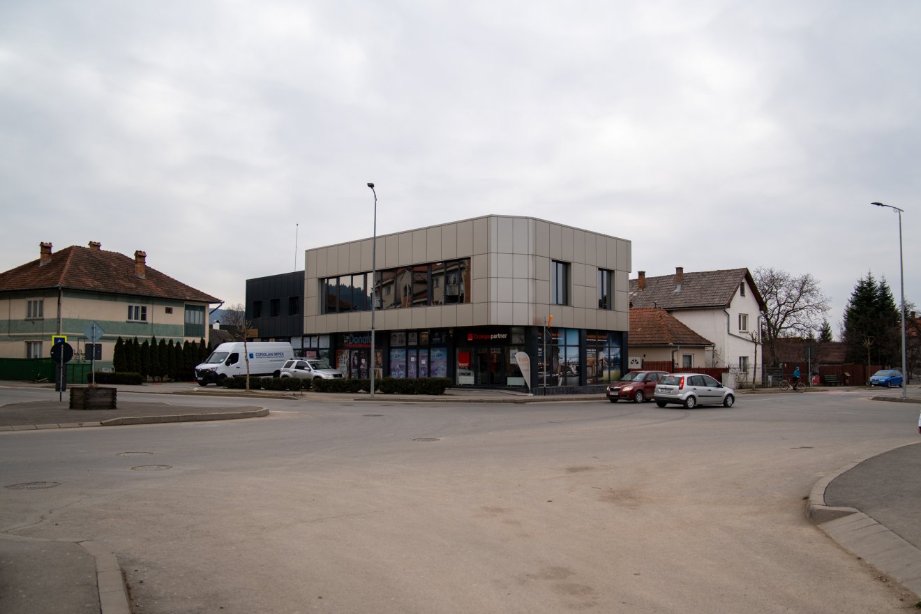 Visszaállítják a néhány évvel korábban megszüntetett körforgalmat •  Fotó: Tuchiluș Alex