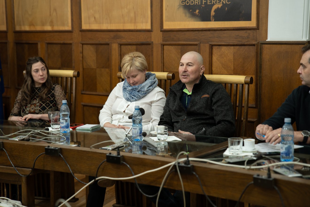 A Motoros Mikulások képviselői, Deák Éva és Márk János •  Fotó: Tuchiluș Alex