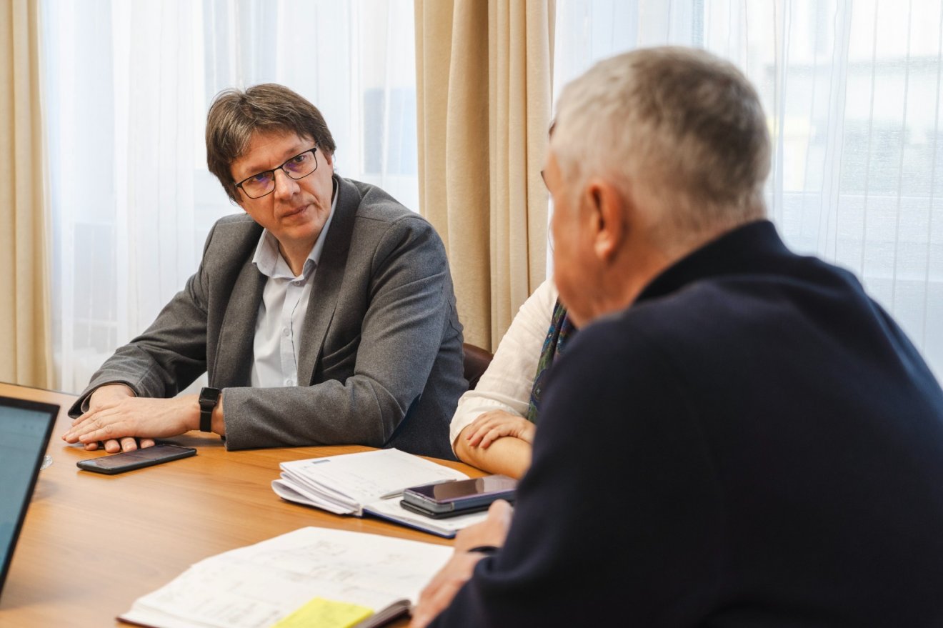 Intézményi és civil oldalról is látja a szociális rendszert az új igazgató •  Fotó: Kovászna Megye Tanácsa