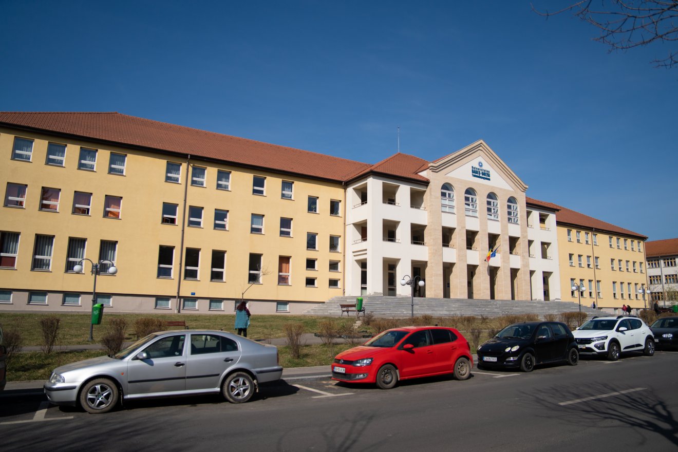 A „traktoriskolából” indult, végül modern épületben helyezkedhetett be az egyetem •  Fotó: Tuchiluș Alex