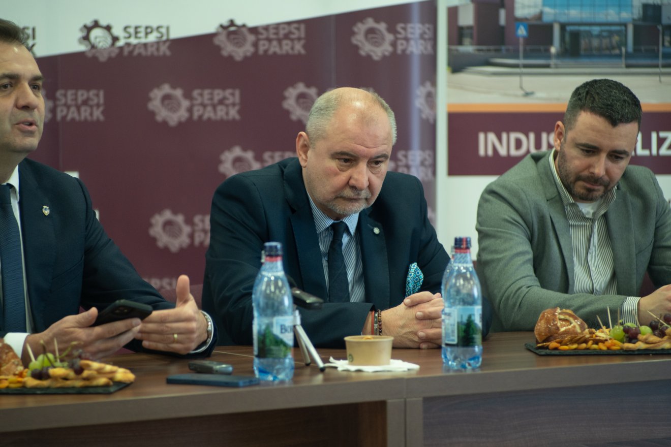 Középen Herdon István, a Xanga cégcsoport vezérigazgatója •  Fotó: Tuchiluș Alex