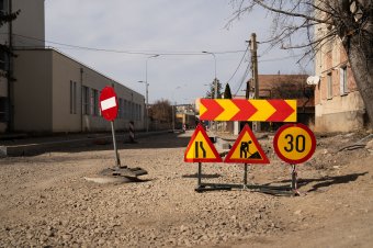 Forgalmas utcákban fejeződnek be az útfelújítási munkálatok Sepsiszentgyörgyön