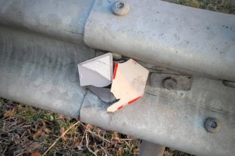 Tönkretették a macskaszemeket másfél kilométernyi szalagkorláton