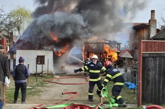Gyermekek okozhatták a tüzet, ló és csikó pusztult el az istállóban