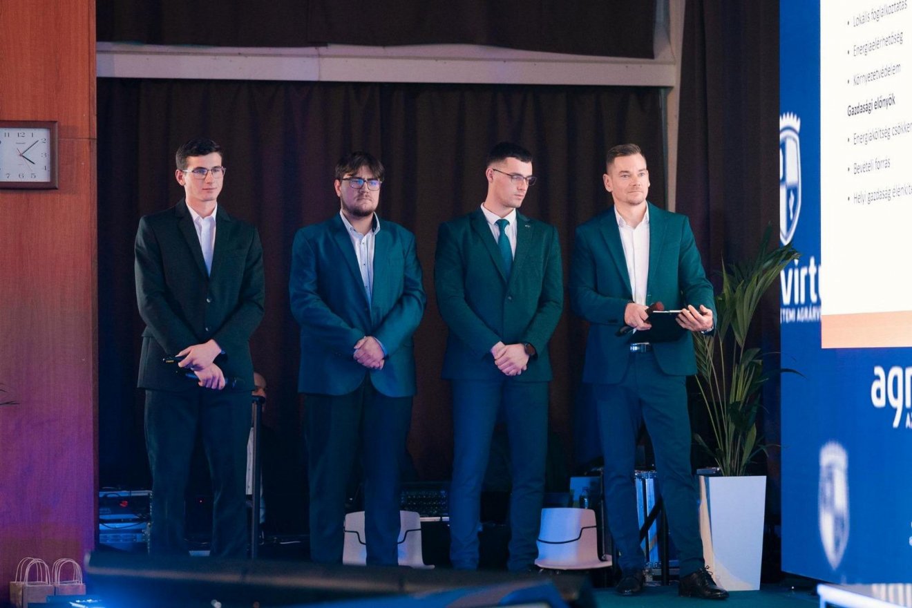 Babos Ede, Tulit Zsombor, Boldizsár Attila, az AgroVirtus verseny díjazottjai •  Fotó: Sapientia EMTE Sepsiszentgyörgyi Kar