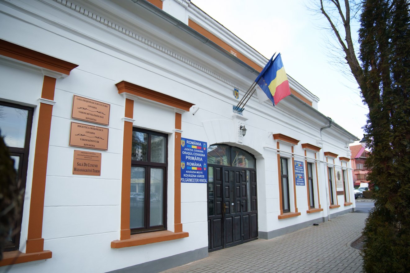 Az első számítások szerint a kovásznai önkormányzatnak 25 embert kellene elbocsátana •  Fotó: Tuchiluș Alex