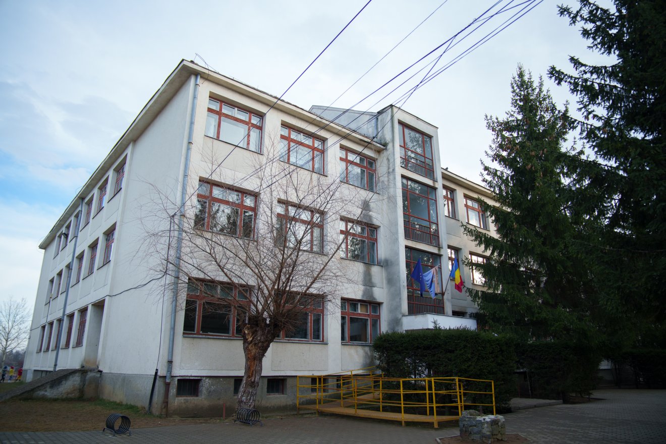 A Nicolae Colan Általános Iskola. Felújítják • Fotó: Tuchiluș Alex