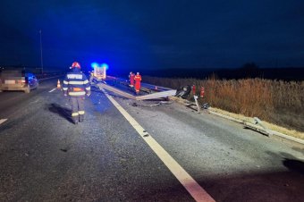 Lesodródott az autópályáról és felborult egy autó Marosludas közelében