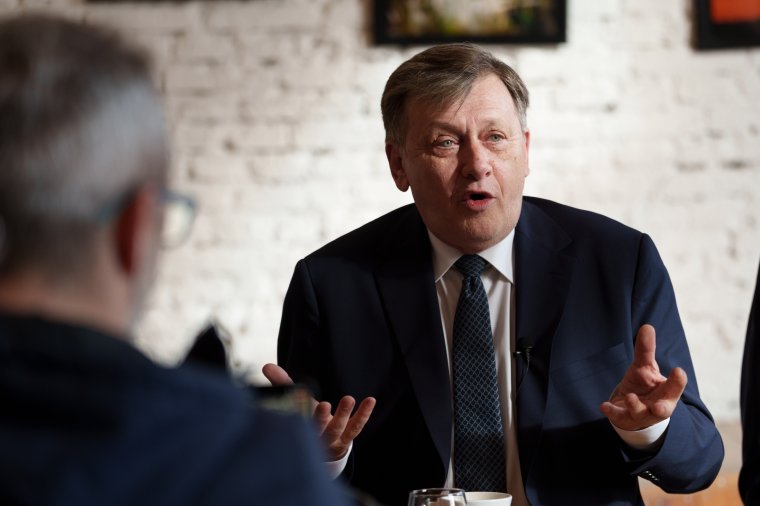 „Én is megfigyelt voltam” – Crin Antonescu kikérte szekus dossziéját a CNSAS-tól