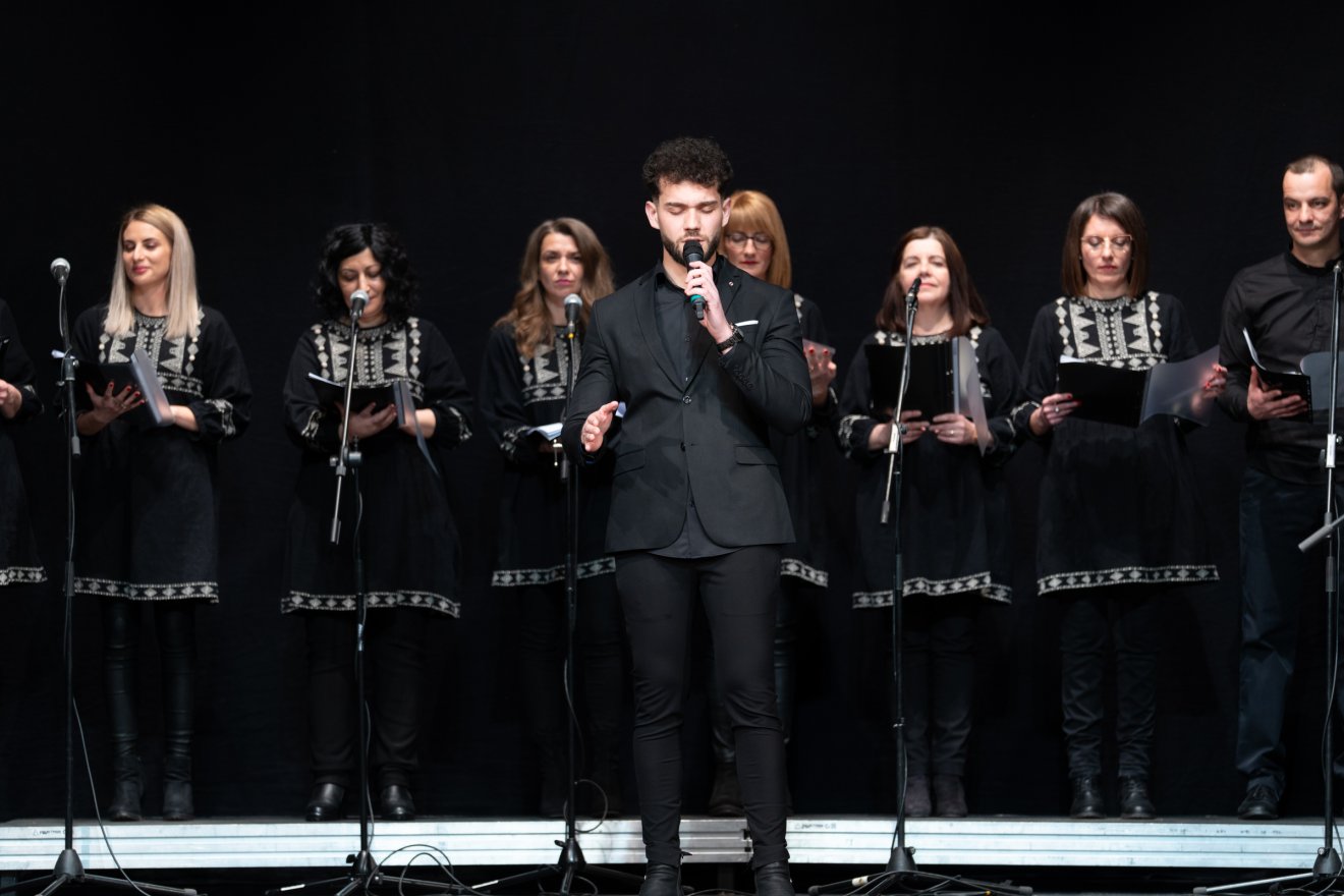 A gálaműsort a Voces Női Kar és Kaly Roland fellépése tette különlegessé •  Fotó: Tuchiluș Alex
