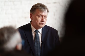 Feszültségek a koalícióban, nem mindenkinek akaródzik Antonescut támogatni