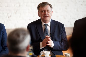 Crin Antonescu biztos abban, hogy bejut az elnökválasztás második fordulójába