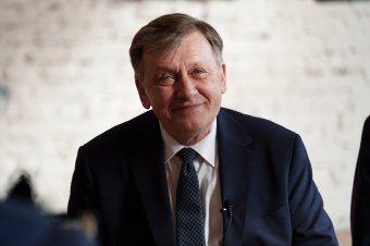 Kampányharc: jelölttársait támadta Crin Antonescu