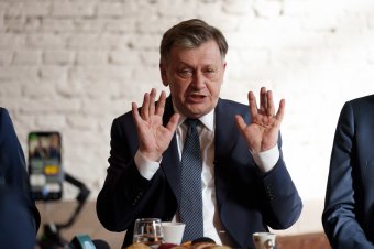 Nem hajlandó a taktikai visszalépésről egyeztetni Antonescu