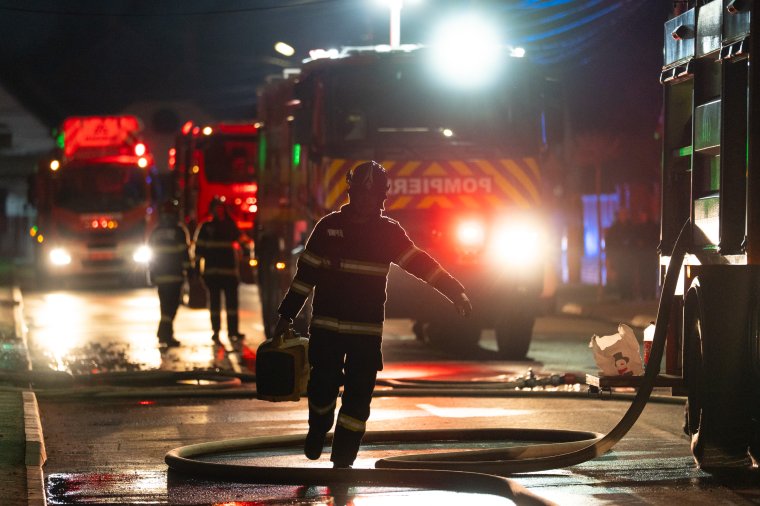Tűz ütött ki egy marosvásárhelyi bevásárlóközpontban, embereket kellett kimenekíteni