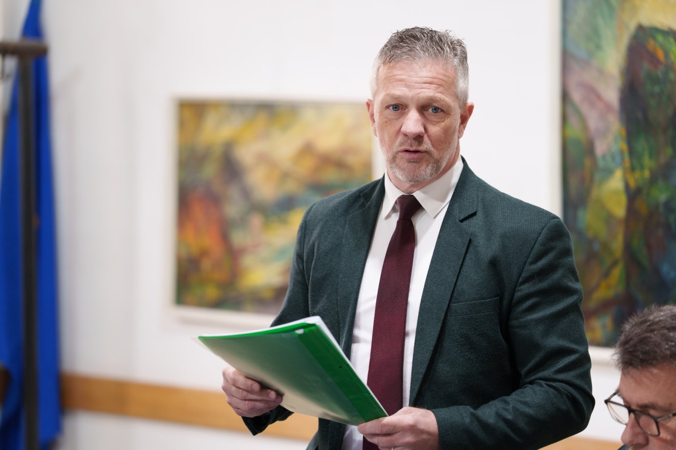 Benedek-Huszár János polgármester válaszolt a tanácsosok felvetéseire &bullet;  Fotó: Tuchiluș Alex