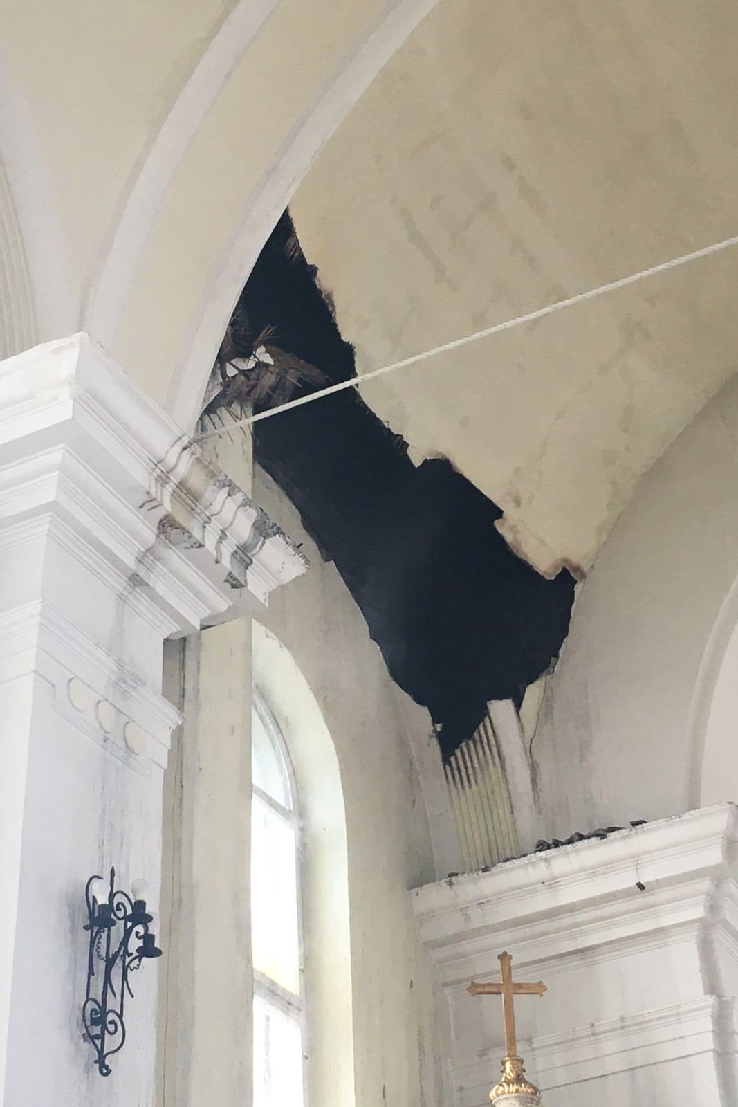 A miklósvári templomon keletkezett károkat jövő héten mérik fel teljes mértékben •  Fotó: Szőcs Sándor/Facebook