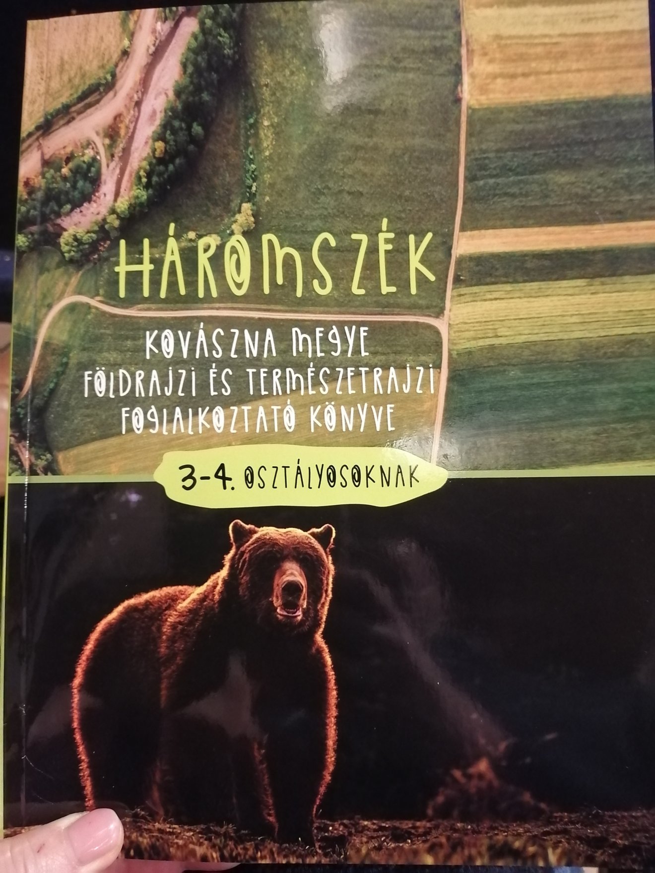 Olvasmányos és a felnőtteknek is tud újat mondani. Tudja mindenki a választ arra a kérdésre, melyik szóból ered a megye neve és mi annak a jelentése? •  Fotó: Bodor Tünde