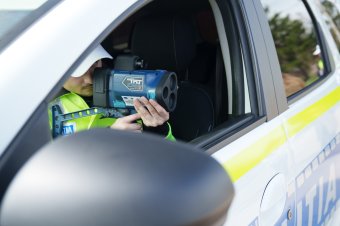 Országosan ismert influenszer jogosítványát függesztették fel gyorshajtás miatt