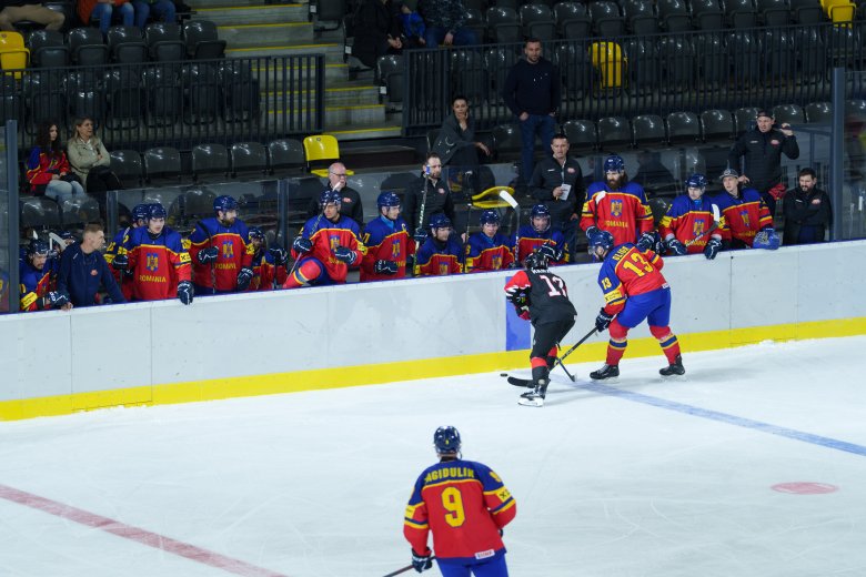 Átgázolt a hollandokon, magabiztos sikerrel indította a hokivébét Románia