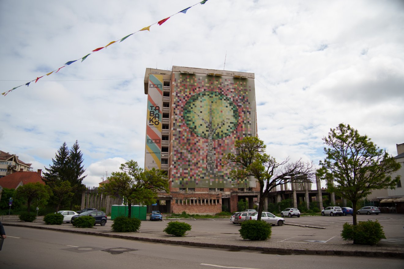 Csak fotók és emlékek maradtak a hetvenes években épült hotelről •  Fotó: Tuchiluș Alex