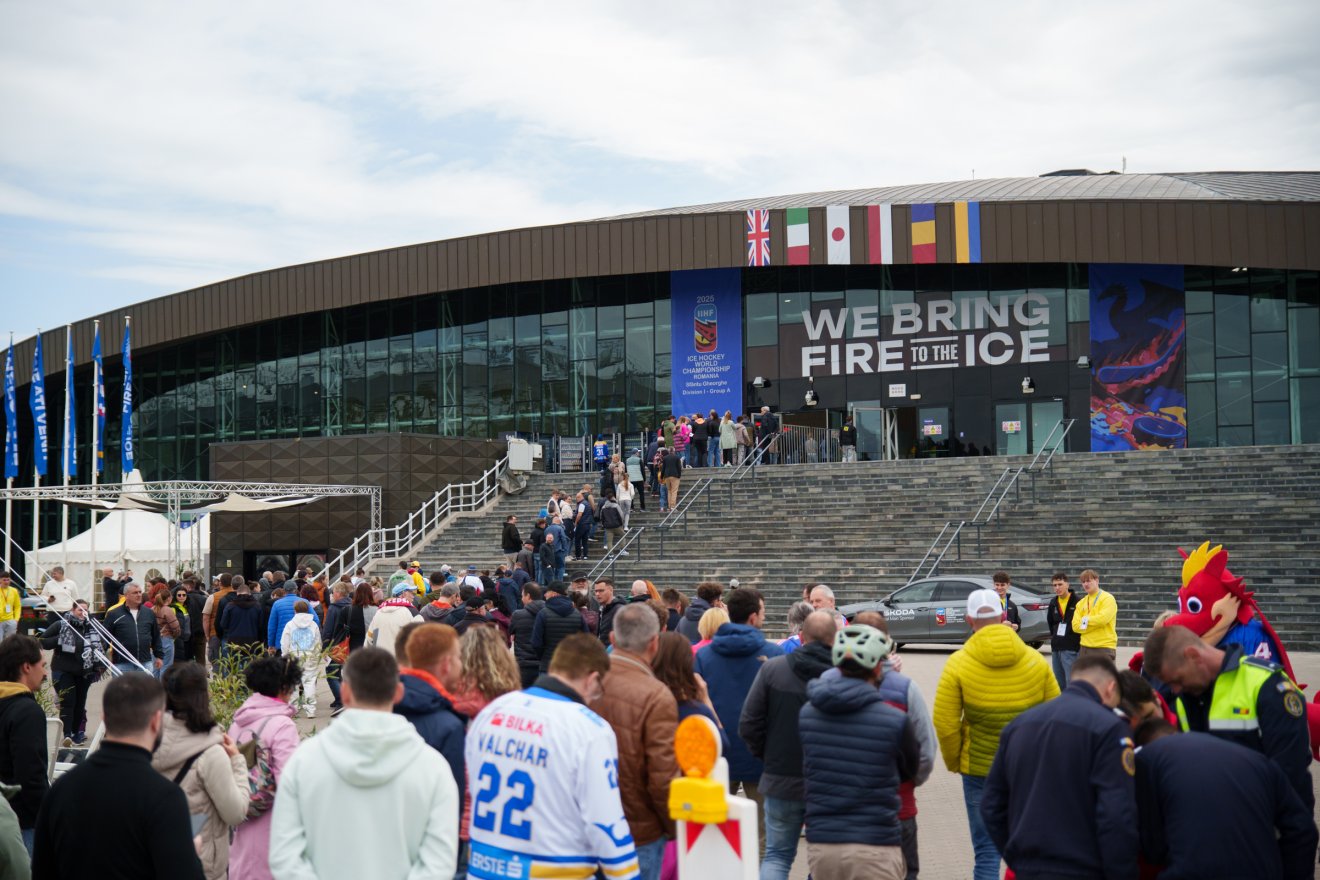 We Bring Fire to Ice. Megnyitották a Divízió 1A hoki-világbajnokságot Sepsiszentgyörgyön &bullet;  Fotó: Tuchiluș Alex