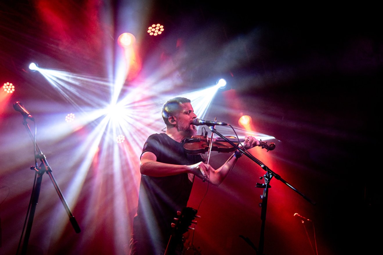 Szabó Balázs jótékonysági koncertet ad Sepsiszentgyörgyön • Fotó: Szabó Balázs Bandája/Facebook
