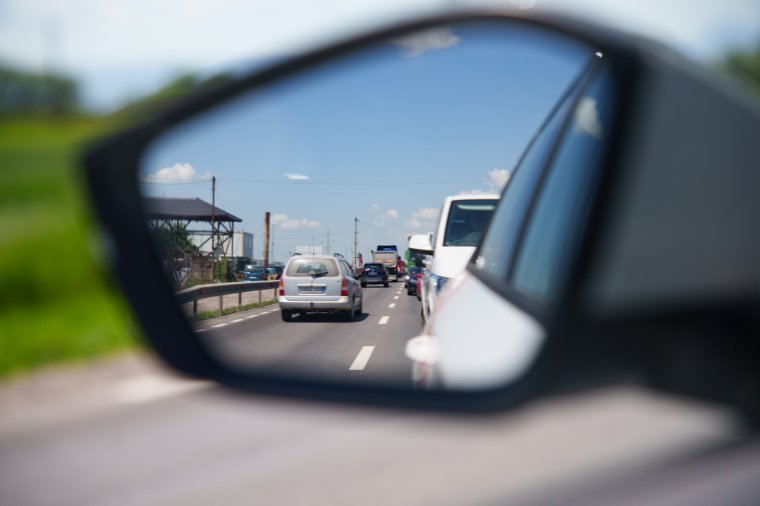 Megsarcolnák a más megyékben bejegyzett autókat