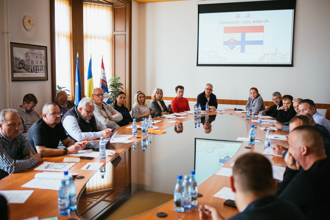 A tanácsosok titkos szavazással döntöttek arról, ki kapja az idei Pro Urbe díjat •  Fotó: Dénes Botond/Kézdivásárhely Önkormányzata