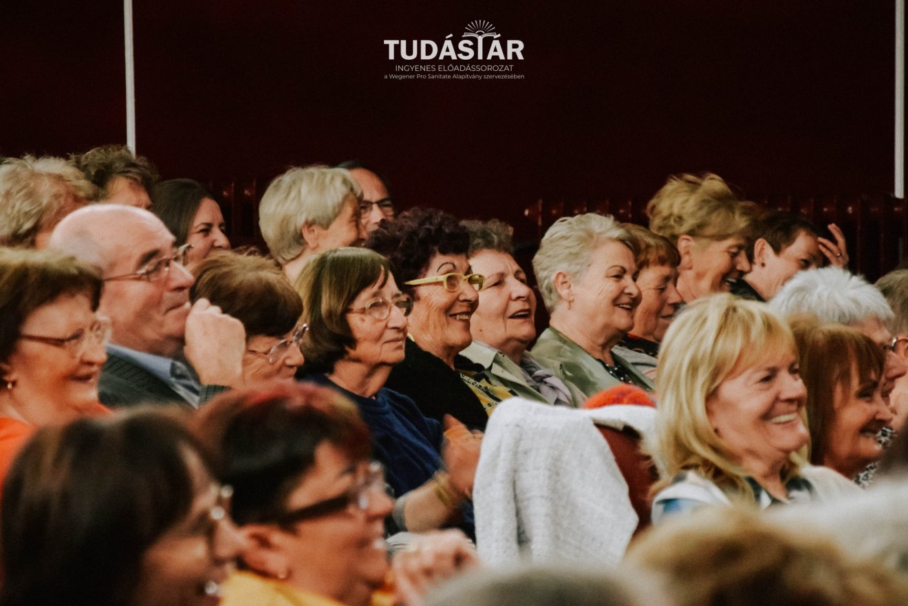 Az előadó sugárzó személyisége mindenkit felvidított •  Fotó: Tudástár/Wegener Pro Sanitate