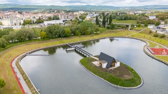 Piknikkel, koncerttel nyitják meg a felújított Állomás-negyedi tavat Sepsiszentgyörgyön