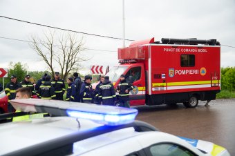 Kisbusz és személyautó ütközött