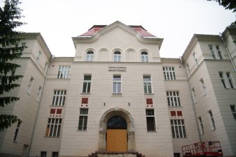 Lehet tüntetni, de a sepsiszentgyörgyi Mihai Viteazul Főgimnázium felújításának még messze a vége