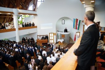 Útjaik százfelé válnak, de szívük egy célért dobog – ballagnak a sepsiszentgyörgyi végzősök