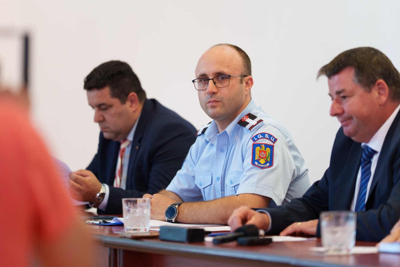 Daniel Predicioiu, a Kovászna Megyei Készenléti Felügyelőség vezetője összegezte a bevetéseket •  Fotó: Tuchiluș Alex