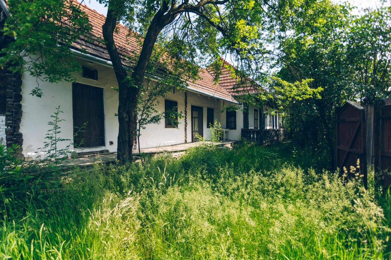 A kijelölt határidő előtt három nappal  sikerült kifizetni a székely népi építészet jegyeit őrző ingatlant. A kovásznai unitáriusok igyekeznek ennek az értékeit megőrizni a továbbiakban is •  Fotó: Kerekes Csanád