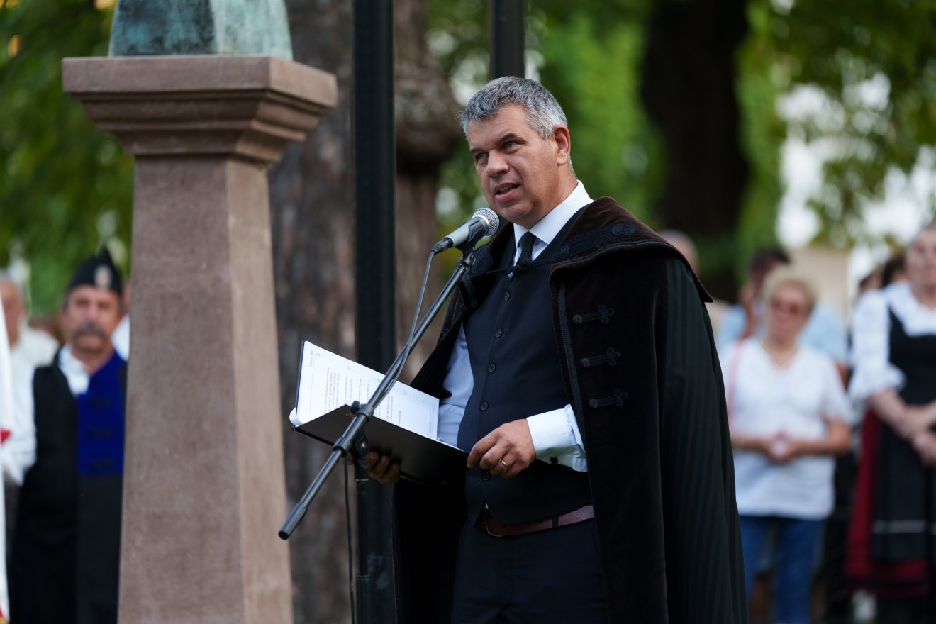 Dénes Előd református esperes a kenyér és  Isten igéjének értékéről szólt •  Fotó: Tuchiluș Alex