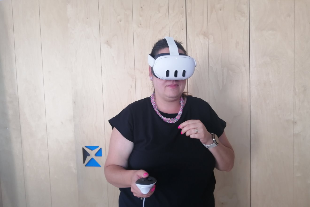 Az irodában VR szemüveggel tekinthető meg néhány turisztikai objektum •  Fotó: Bodor Tünde