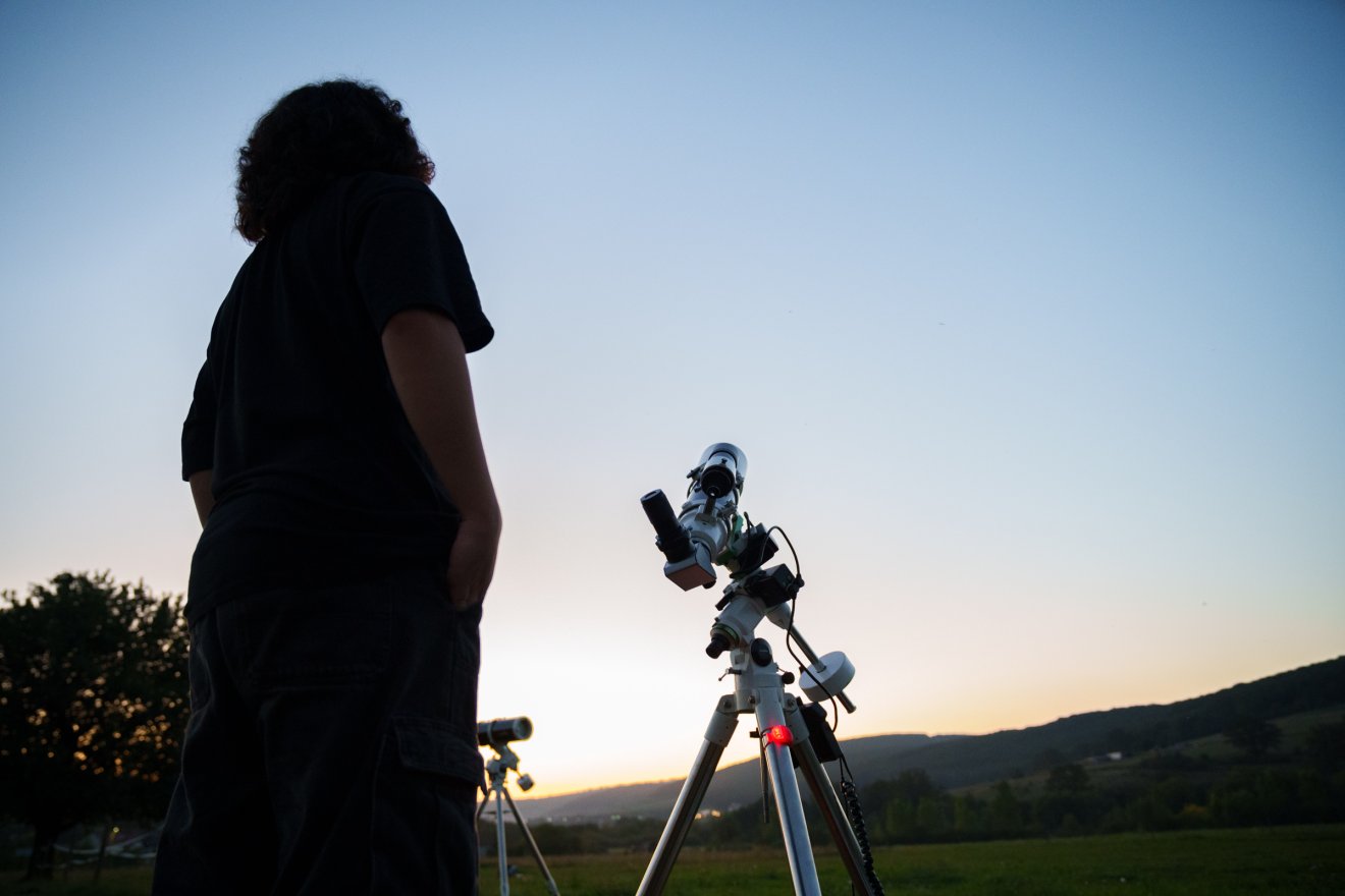 A Szaturnusz vékony gyűrűjét csak állványos csillagászati távcsővel, legalább 70–100-szoros nagyítástól lehet majd megfigyelni. Képünk illusztráció •  Fotó: Tuchiluș Alex