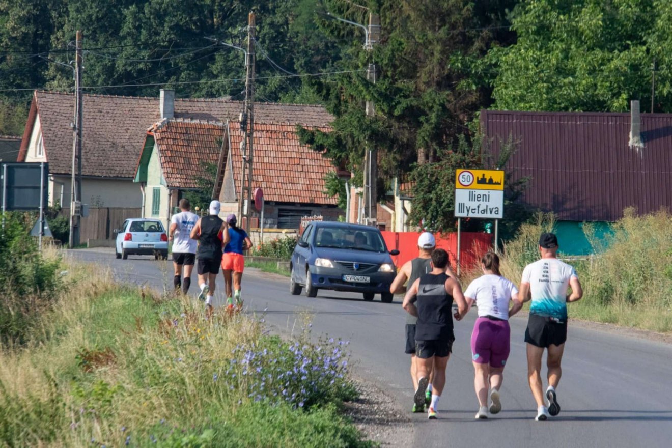 Közel harmincan futottak Sepsiszentgyörgyről az illyefalvi vártemplomig - néhányan vissza is. Közreműködött a Fitness tribe is. •  Fotó: Illyefalva község/Facebook