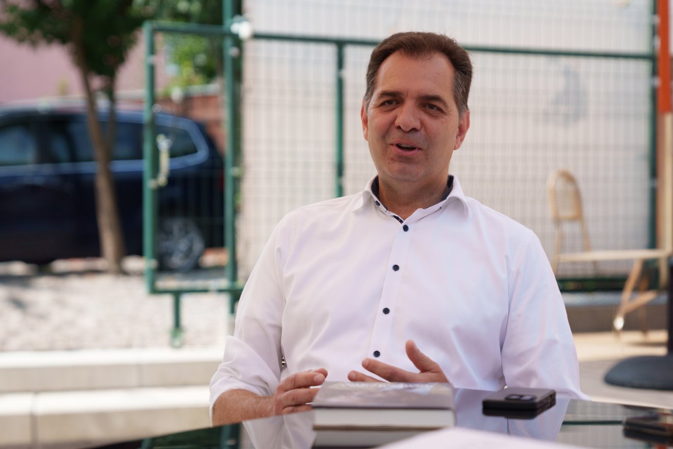Németh Zsolt úgy tud beszélgetni a külpolitikáról, hogy az embernek mindig van egy „aha” élménye utána, mondta Antal Árpád polgármester •  Fotó: Tuchiluș Alex