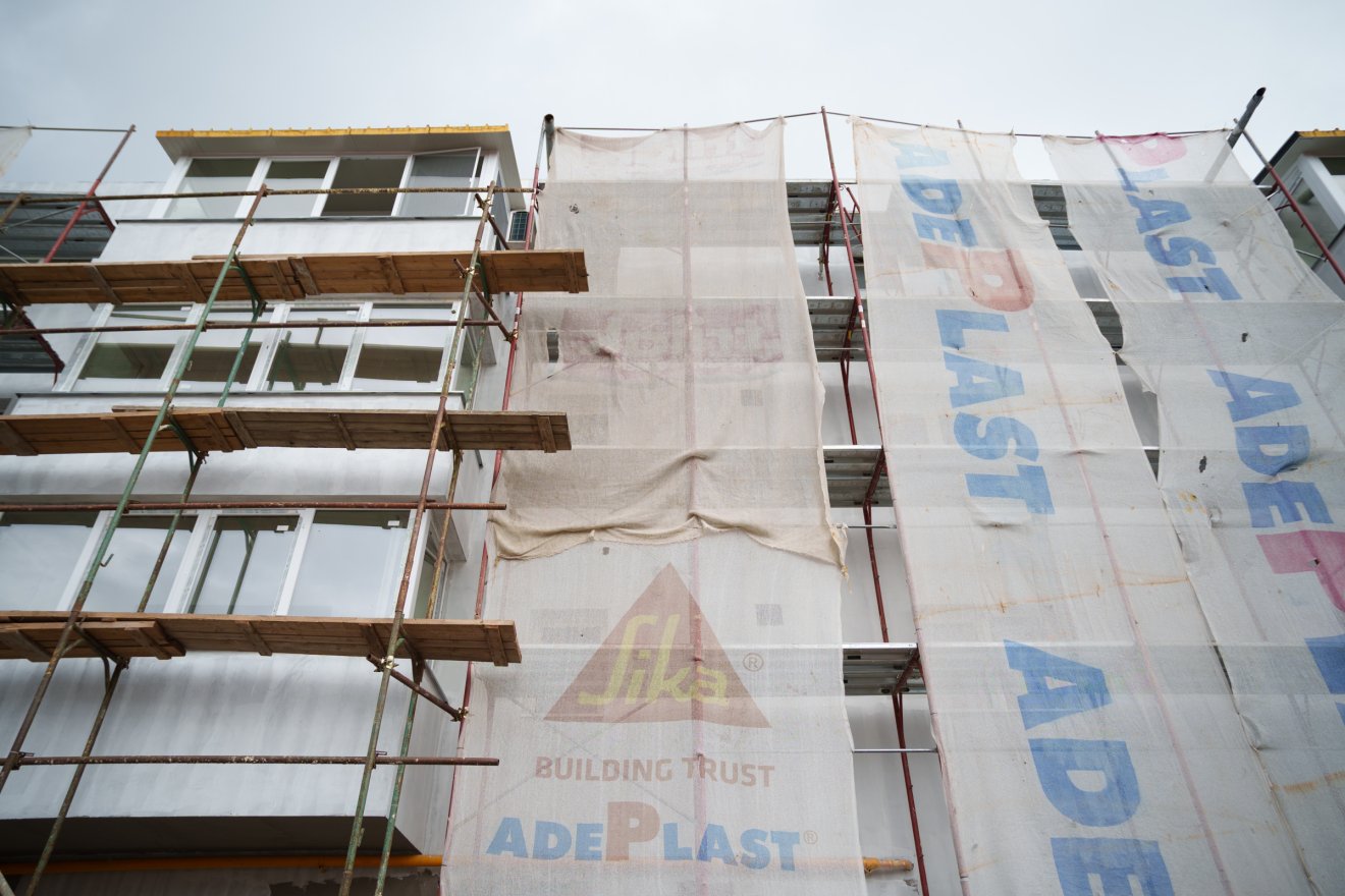 Tömbhézszigetelésre és iskolák felújítására fordítja  akölcsönt a város •  Fotó: Tuchiluș Alex