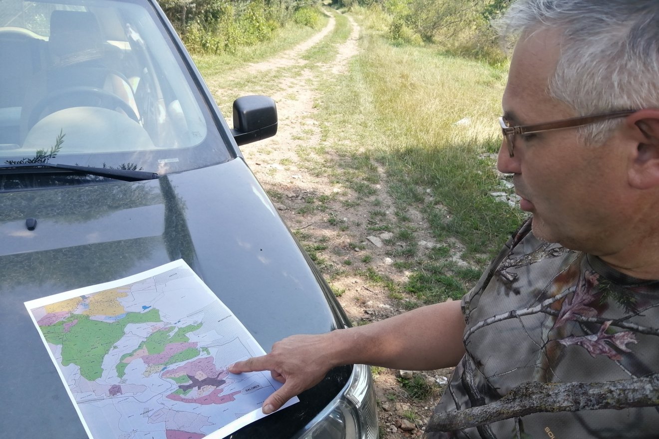 A Sepsiszentgyörgy és Illyefalva közötti közigazgatási határt jelentette egykor a Pál pataka – ami ma már csak egy száraz meder •  Fotó: Bodor Tünde