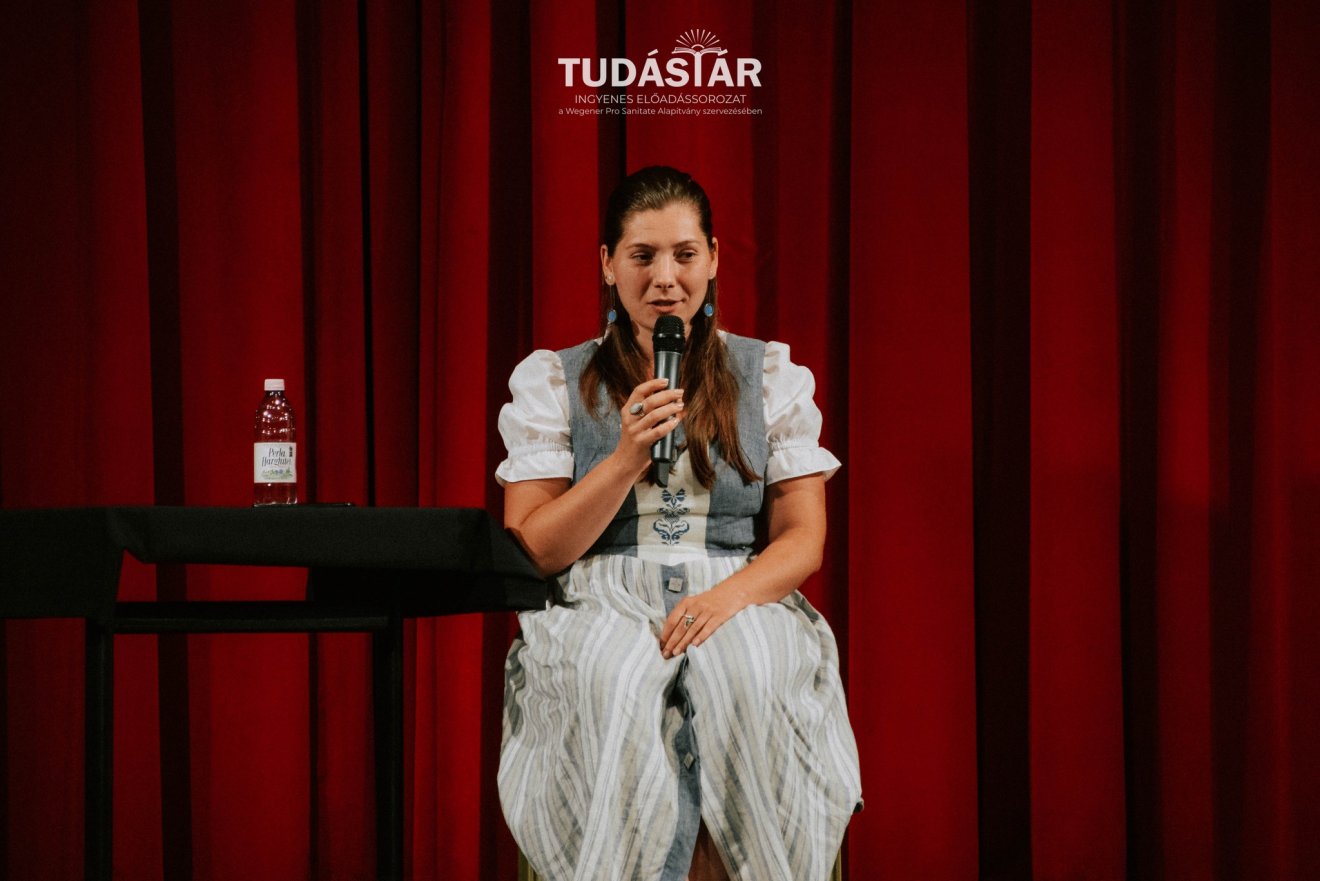 „Javaslom, hogy minél többet felhalmozzatok ebből a tudásból, mert ahogy a klíma változik, egyre kevésbé lesz kiszámítható, hogy a kertészeti vagy szántóföldi növények milyen mennyiségben fogják az emberiséget ellátni” •  Fotó: Szegeti Abigél/Tudástár