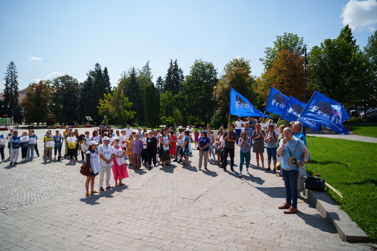 Négy héten át, minden szerdán 12 és 13 óra között zajlik demonstráció •  Fotó: Tuchiluș Alex