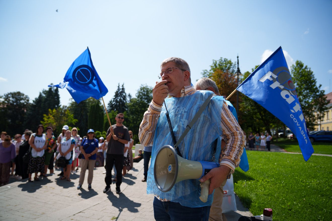 Követeléseik a társadalmi párbeszéd hiányára, a költségvetési válság kezelésére irányulnak •  Fotó: Tuchiluș Alex
