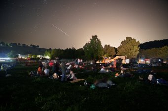 Hullócsillagok tánca az égbolton