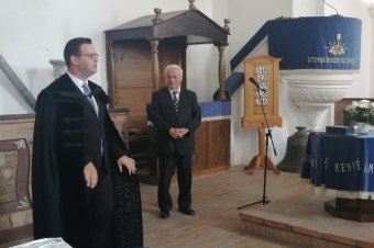 Kató Béla nyugalmazott püspök díszpolgári címet kapott az illyefalvi Illés-napokon