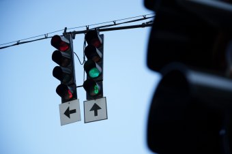 Jelzőlámpákat és kamerákat telepítenek a veszélyes útkereszteződésbe